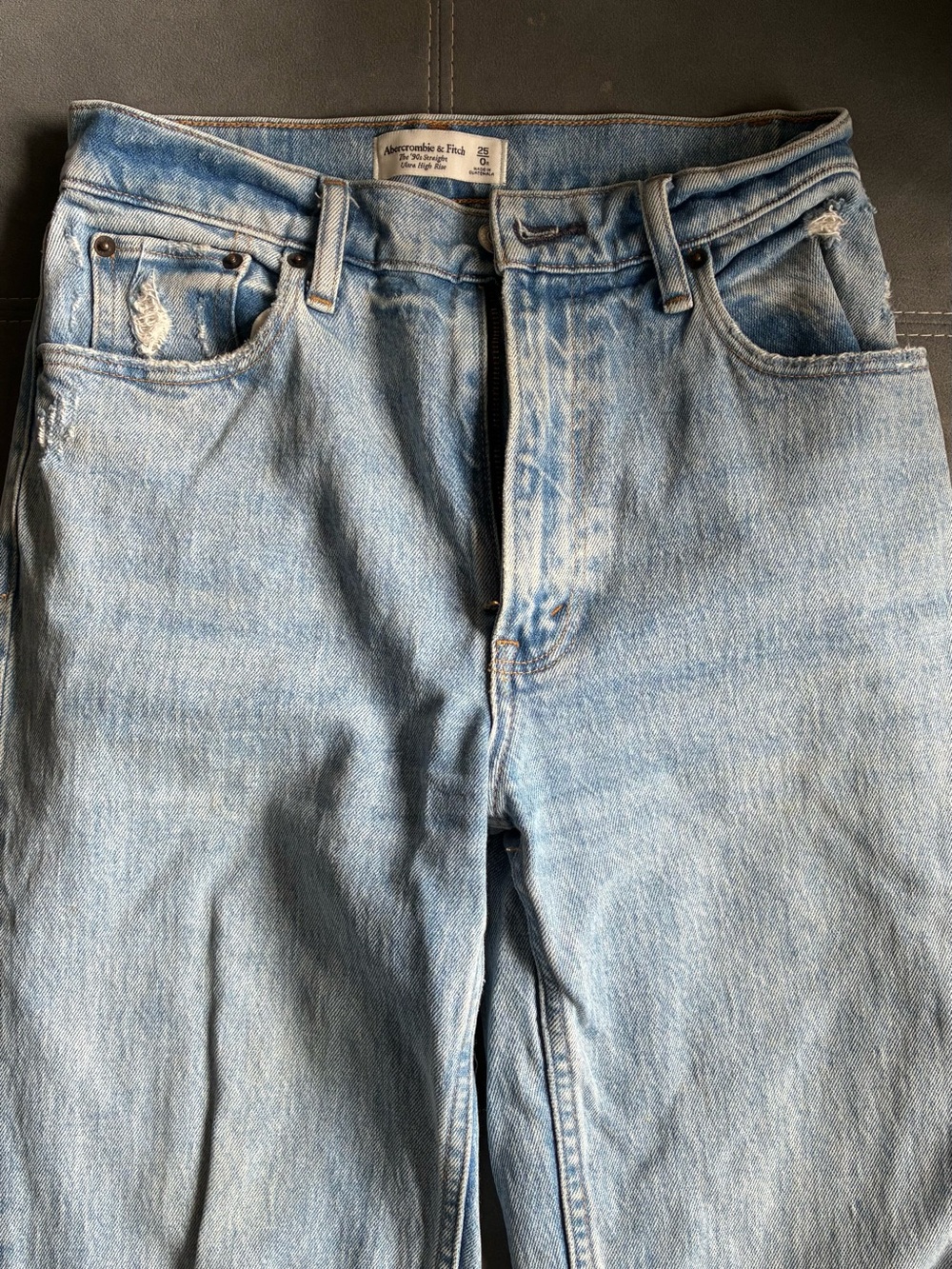 Abercrombie & Fitch 90s Ultra High Rise Straight Jeans - Size 25 - Picture 3 of 3